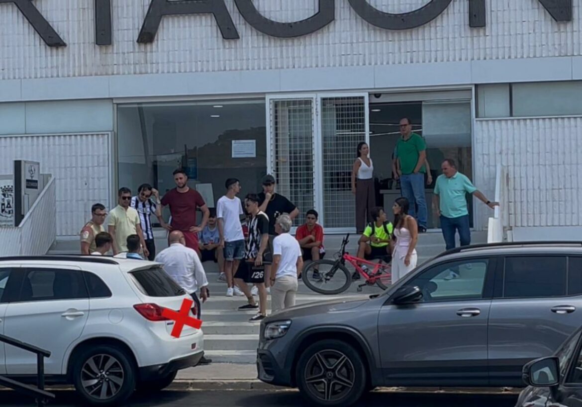 «¡No soy un ladrón!», grita Breis a los que le increpan