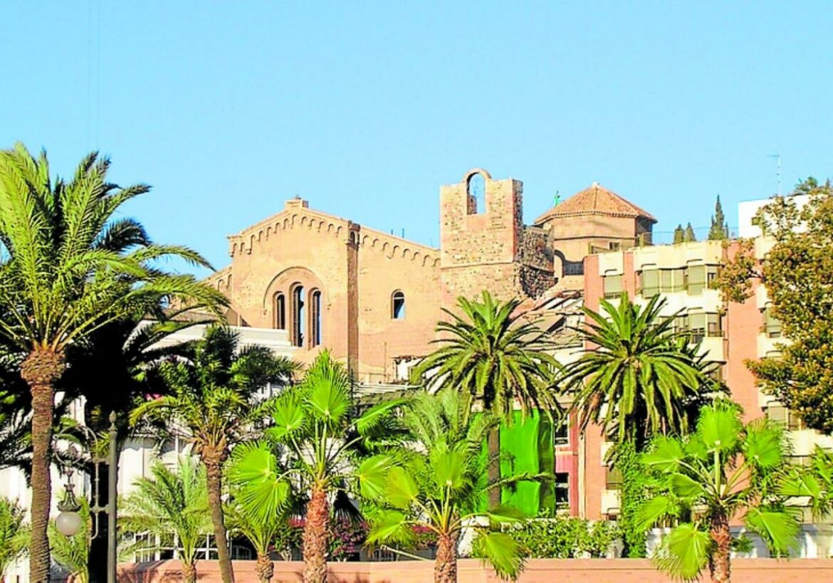 Santiago Apóstol, la iglesia primada y la dignidad en ruinas