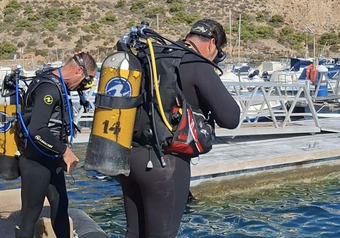 Educación profesionaliza los empleos de instructor de buceo y vela con títulos especializados