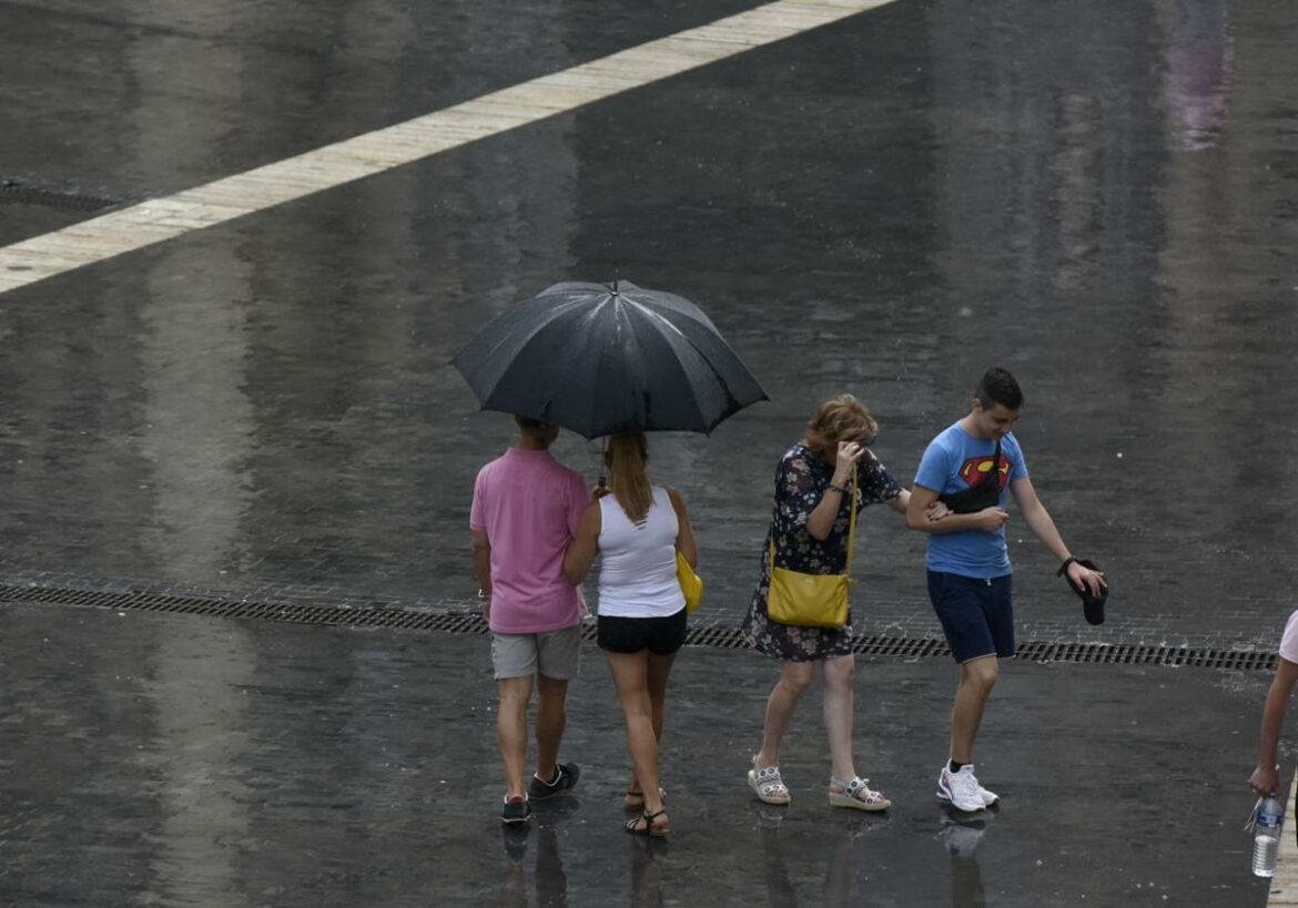 Llega un frente con lluvia y tormentas a la Región de Murcia que activa el aviso amarillo