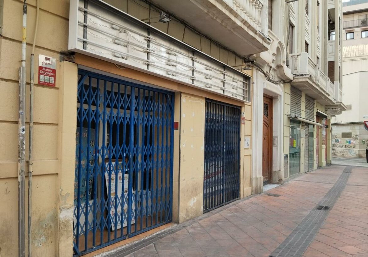 Investigan al menos 15 intoxicaciones alimentarias en un kebab del centro de Murcia
