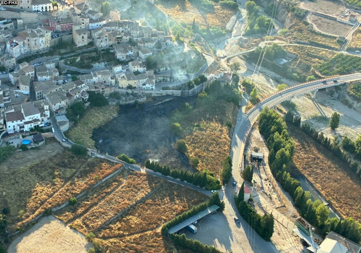El fuego quema 3.000 m² de matorral en Cehegín