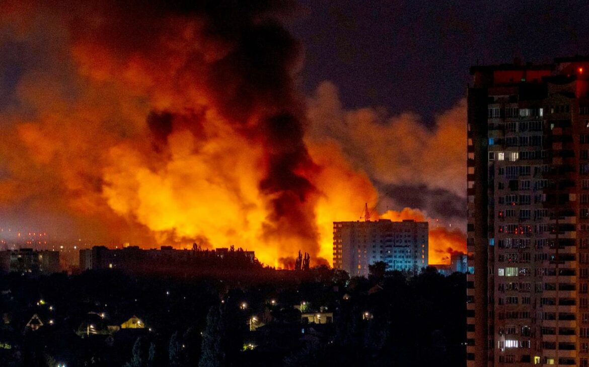 Moscú lanza su mayor ataque sobre Kiev y luego felicita a EEUU por el 4 de julio: «Le deseo cumplir el sueño americano»