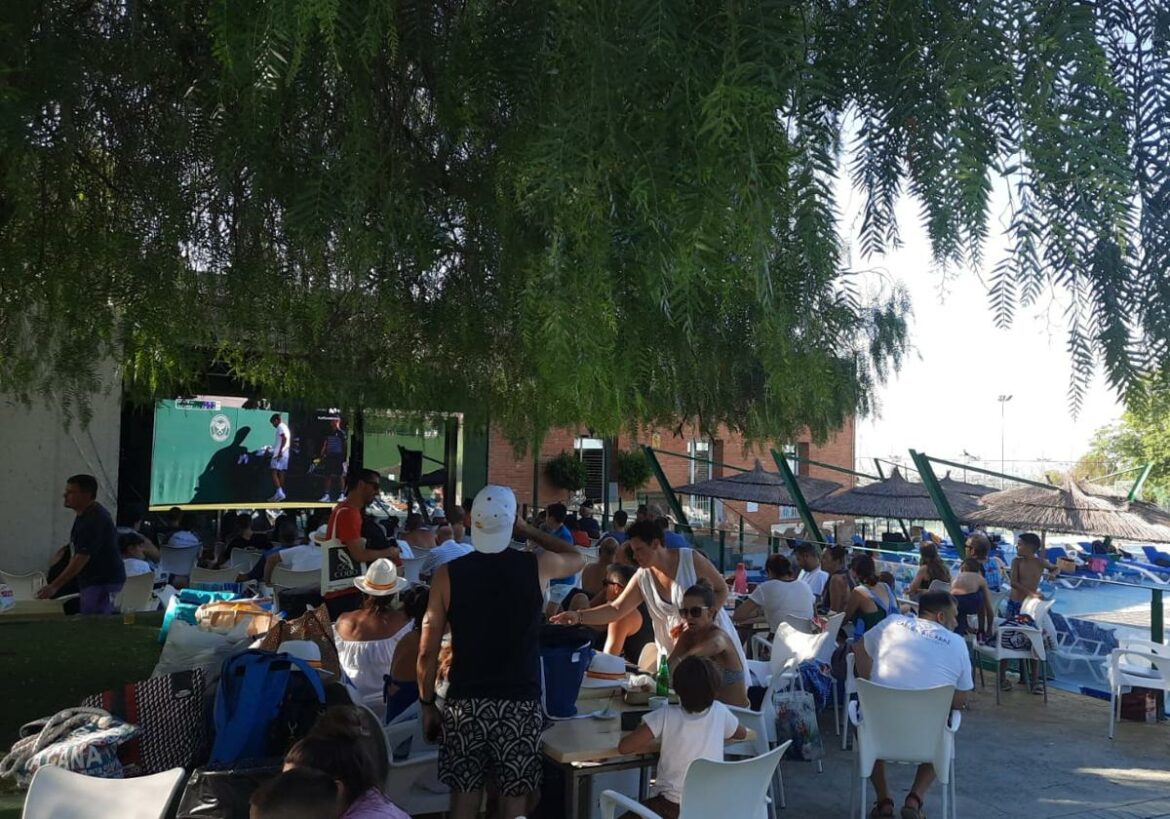De la piscina a la resignación: así se vivió la final de Wimbledon en El Palmar
