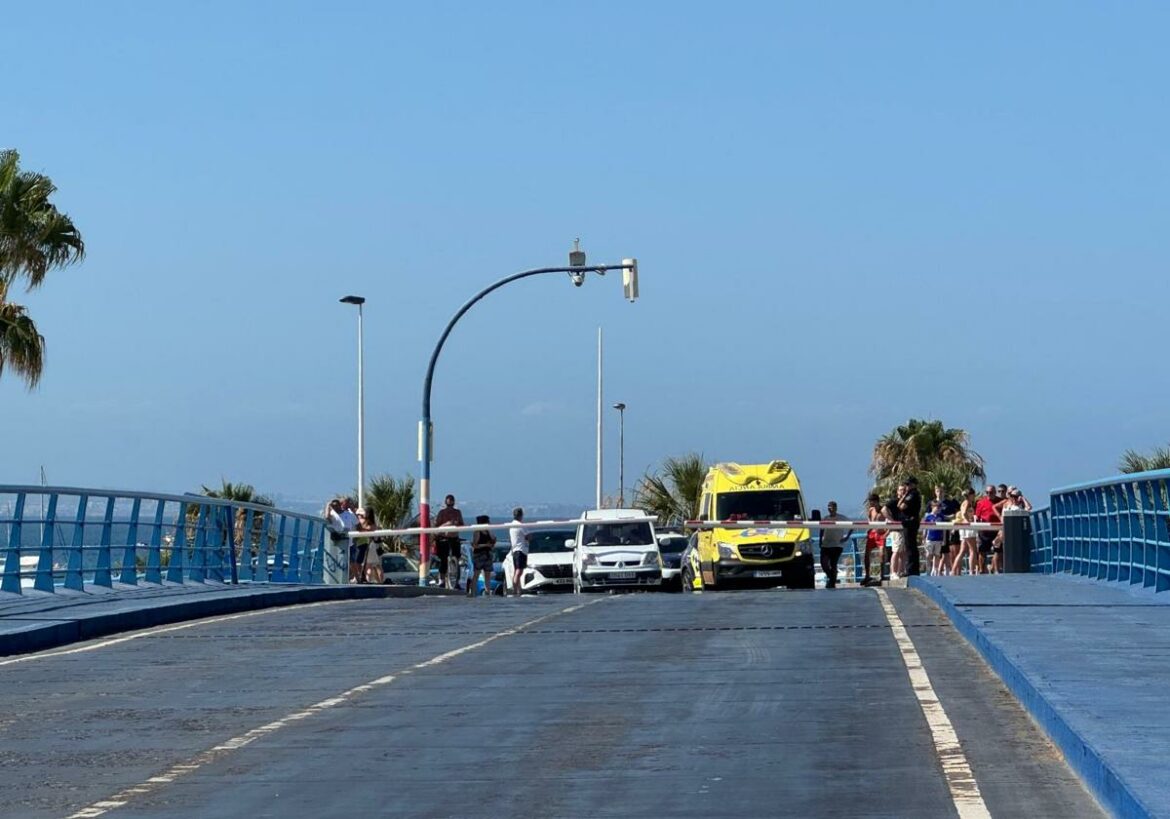 Una avería en el puente del Estacio de La Manga deja retenciones kilométricas
