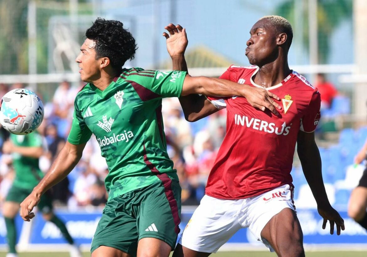 El Real Murcia gusta y Luiz Henrique sorprende ante el Albacete