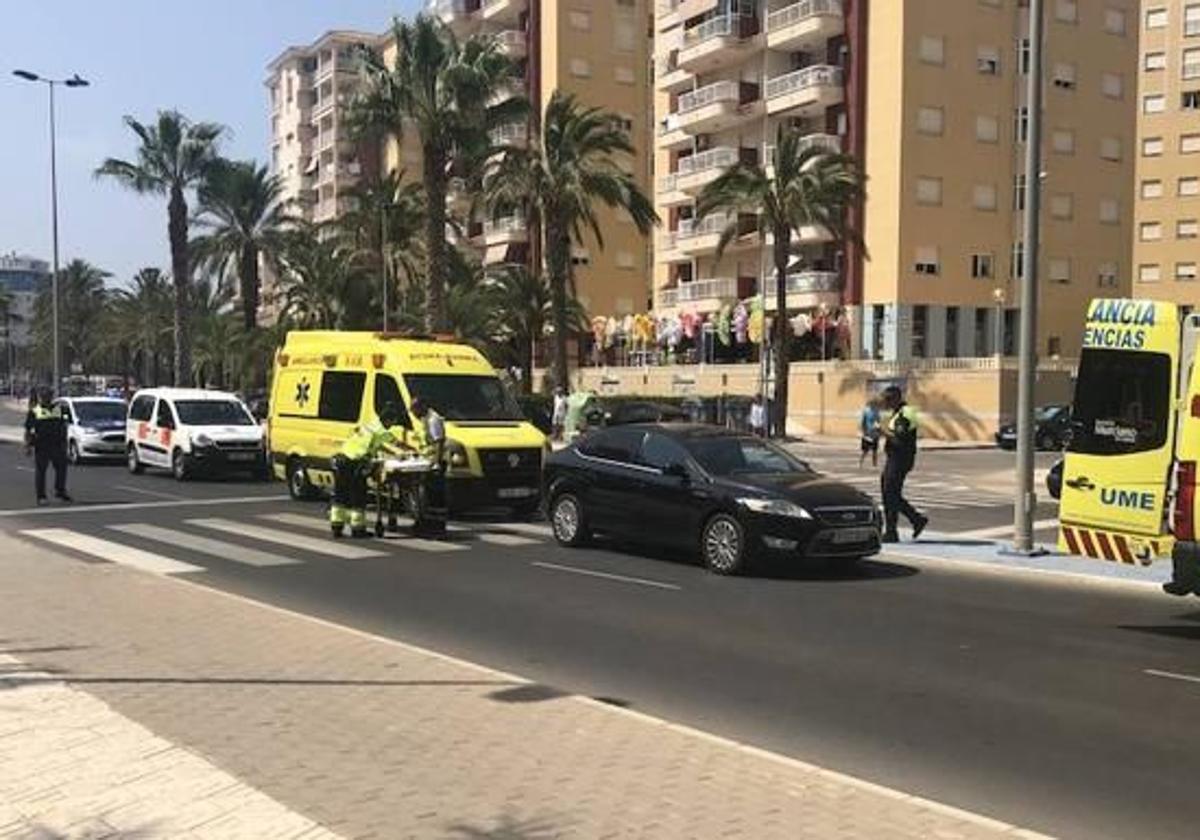 Servicios de Emergencias atendiendo a heridos en La Manga, en imagen de archivo.