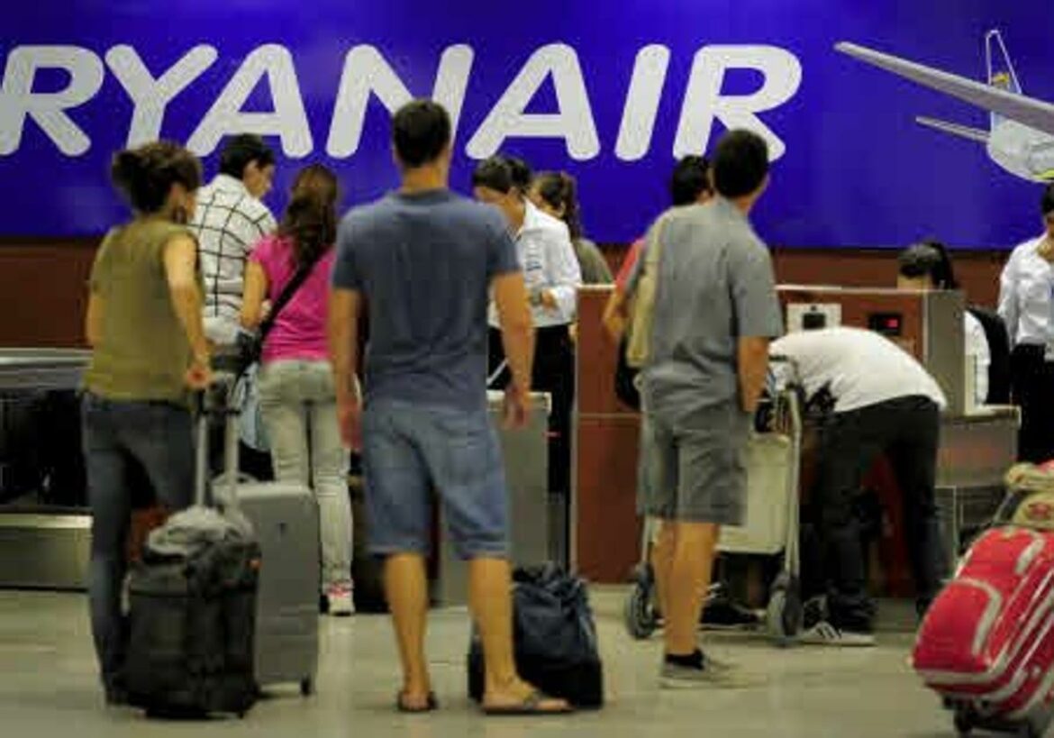 Los billetes de avión de las ‘low cost’ se encarecen 56 euros por el equipaje de mano