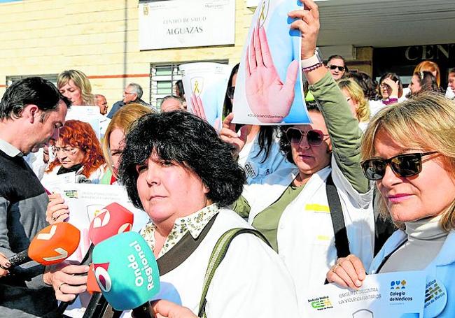 Protesta por la agresión a un sanitario en Alguazas en febrero.