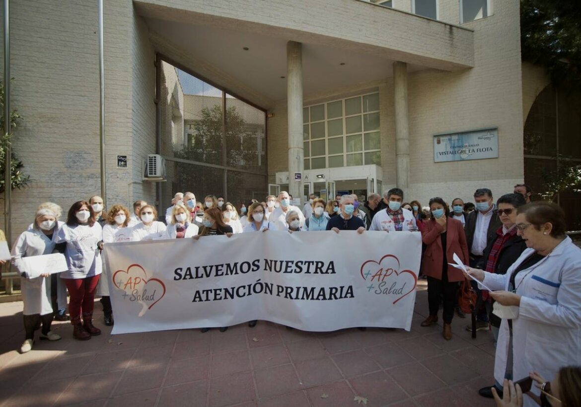 Los médicos de familia reclaman al consejero una rectificación por defender la «cualificación» de los profesionales sin MIR
