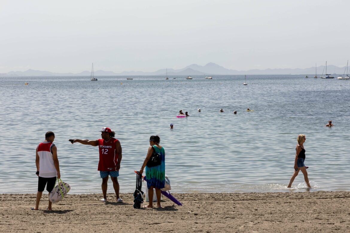 Muere un tripulante de un velero tras ser rescatado del agua en Lo Pagán