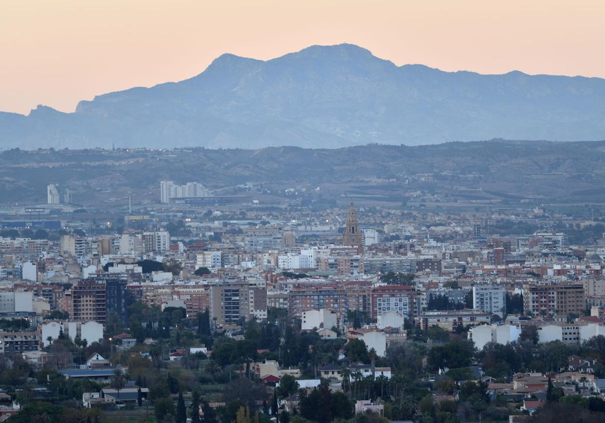 Panorámica de la ciudad de Murcia al amanecer, en una imagen de archivo.