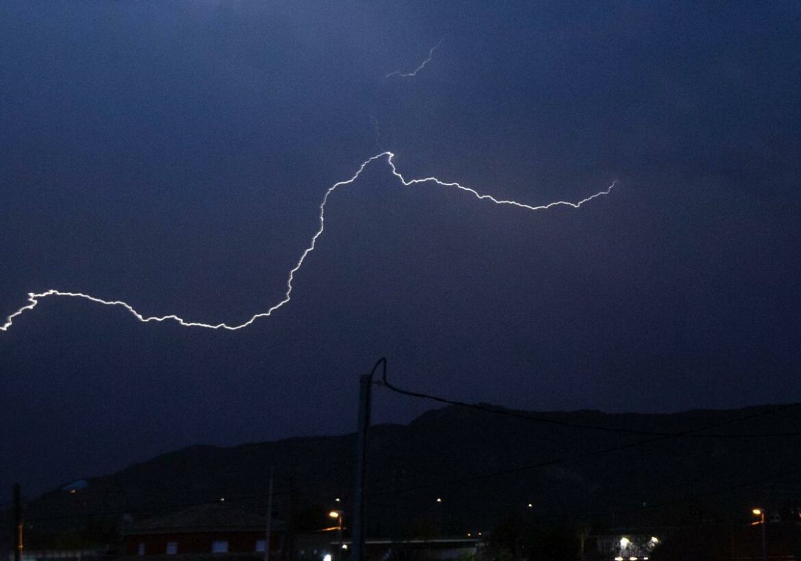 Las tormentas se suman a la ola de calor en parte de la Región este martes