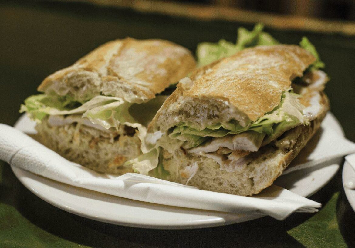 Un hombre, en la UCI tras atragantarse al comer un bocadillo en San Javier