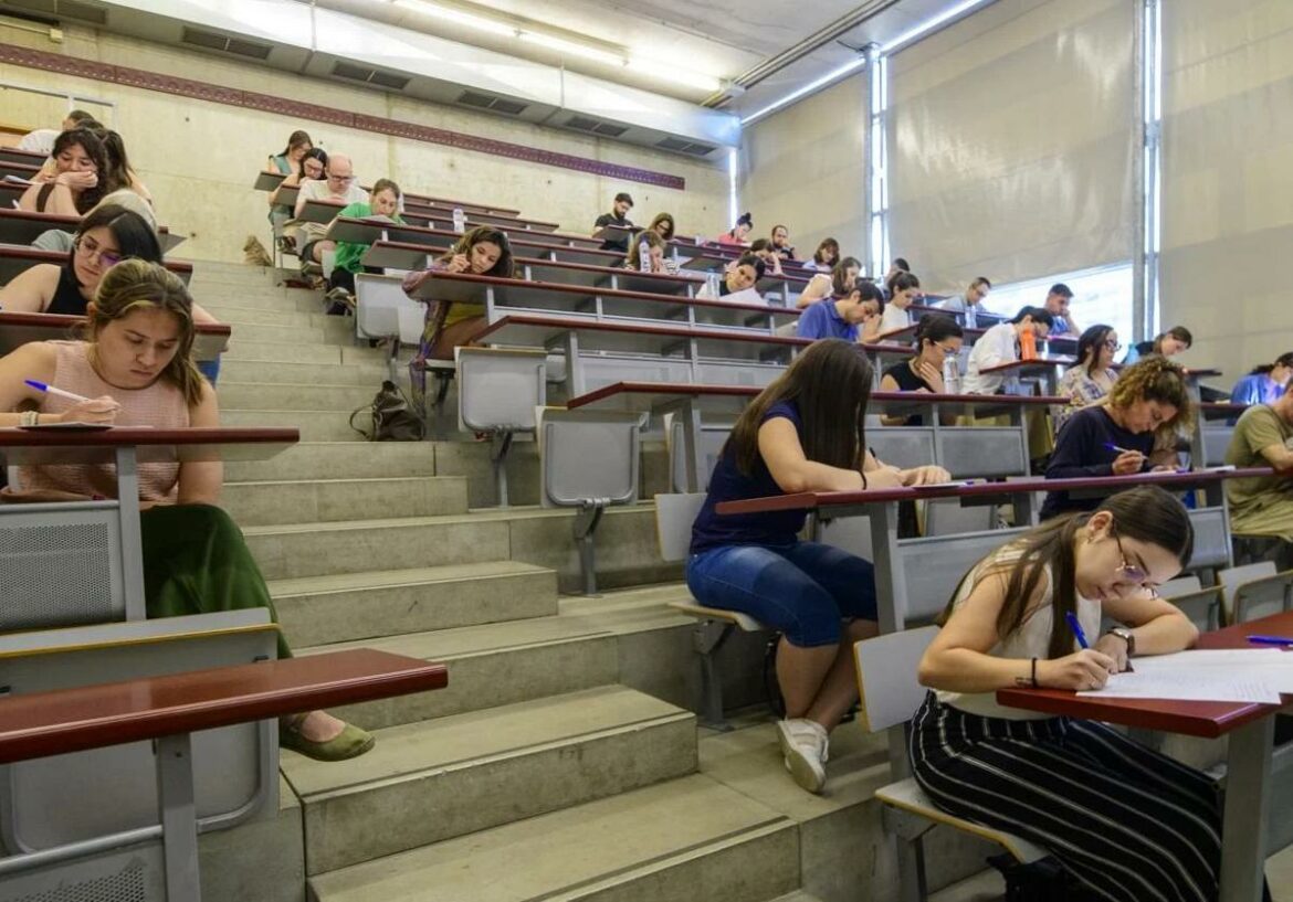 Reclaman a Educación que publique todas las vacantes docentes