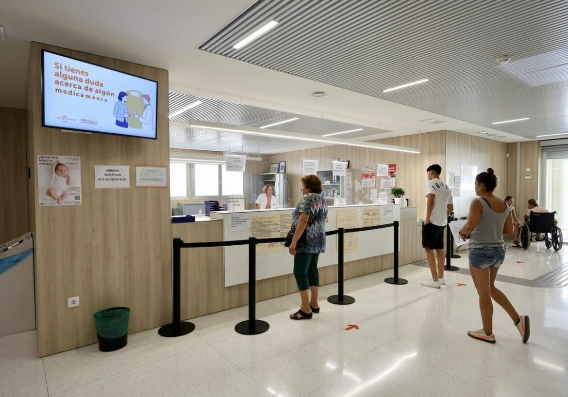 Crece la contratación de médicos sin el MIR ante el déficit de profesionales en la Región de Murcia