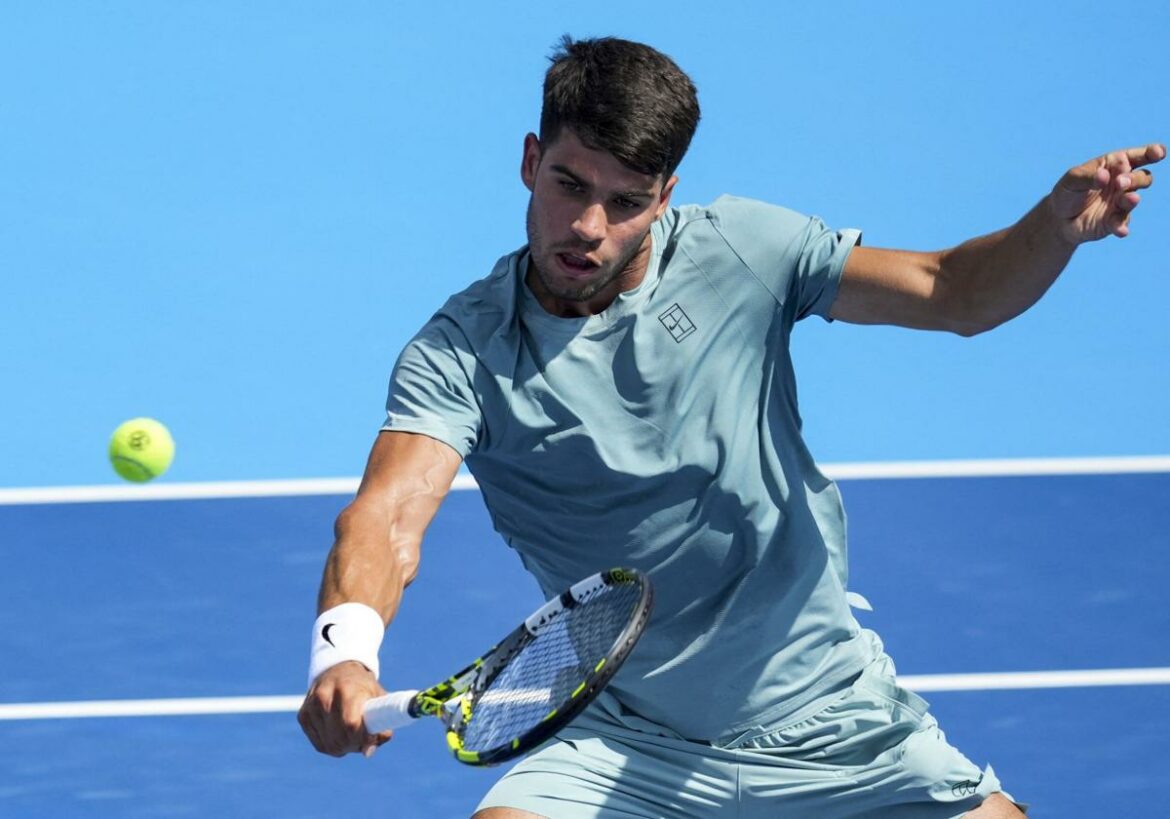 Alcaraz regresa con susto frente a Dzumhur en Cincinnati