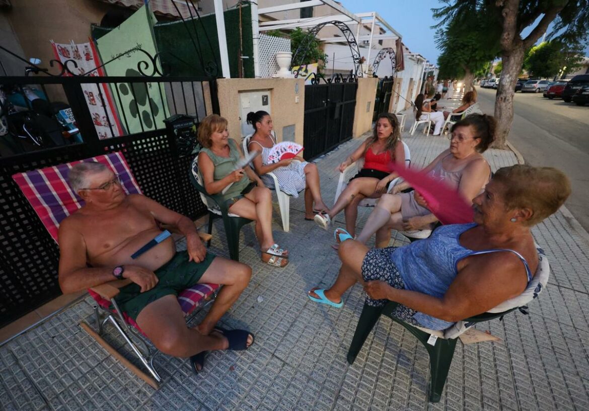 La costa de la Región de Murcia pierde el sueño por las noches tropicales y tórridas