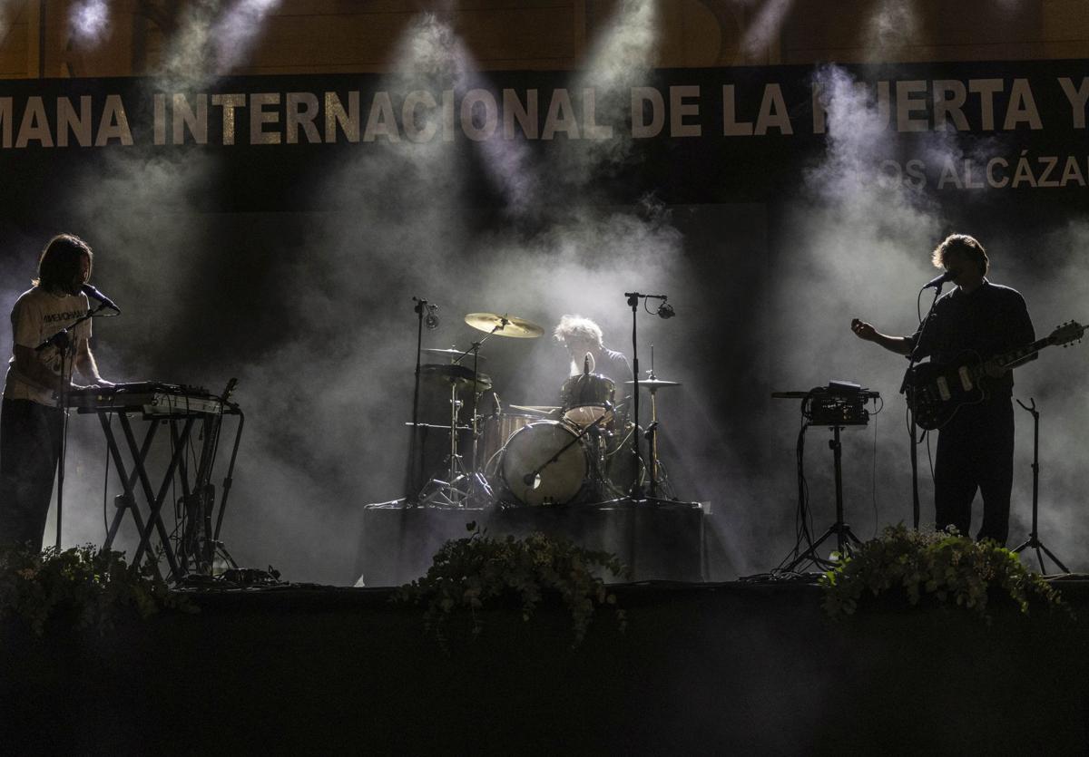 Imagen principal - La actuación de Maestro Espada este jueves. 