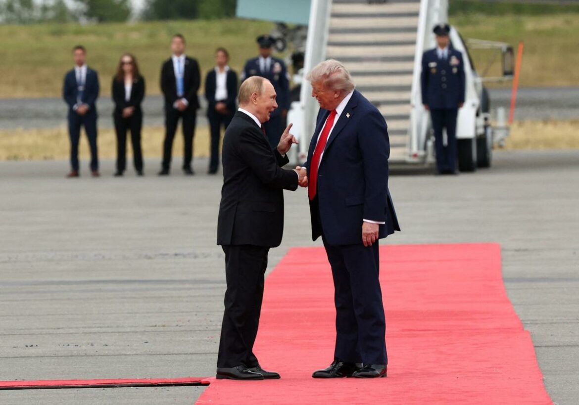 Trump recibe con aplausos a Putin en Alaska antes de la cumbre donde se juega el futuro de Ucrania