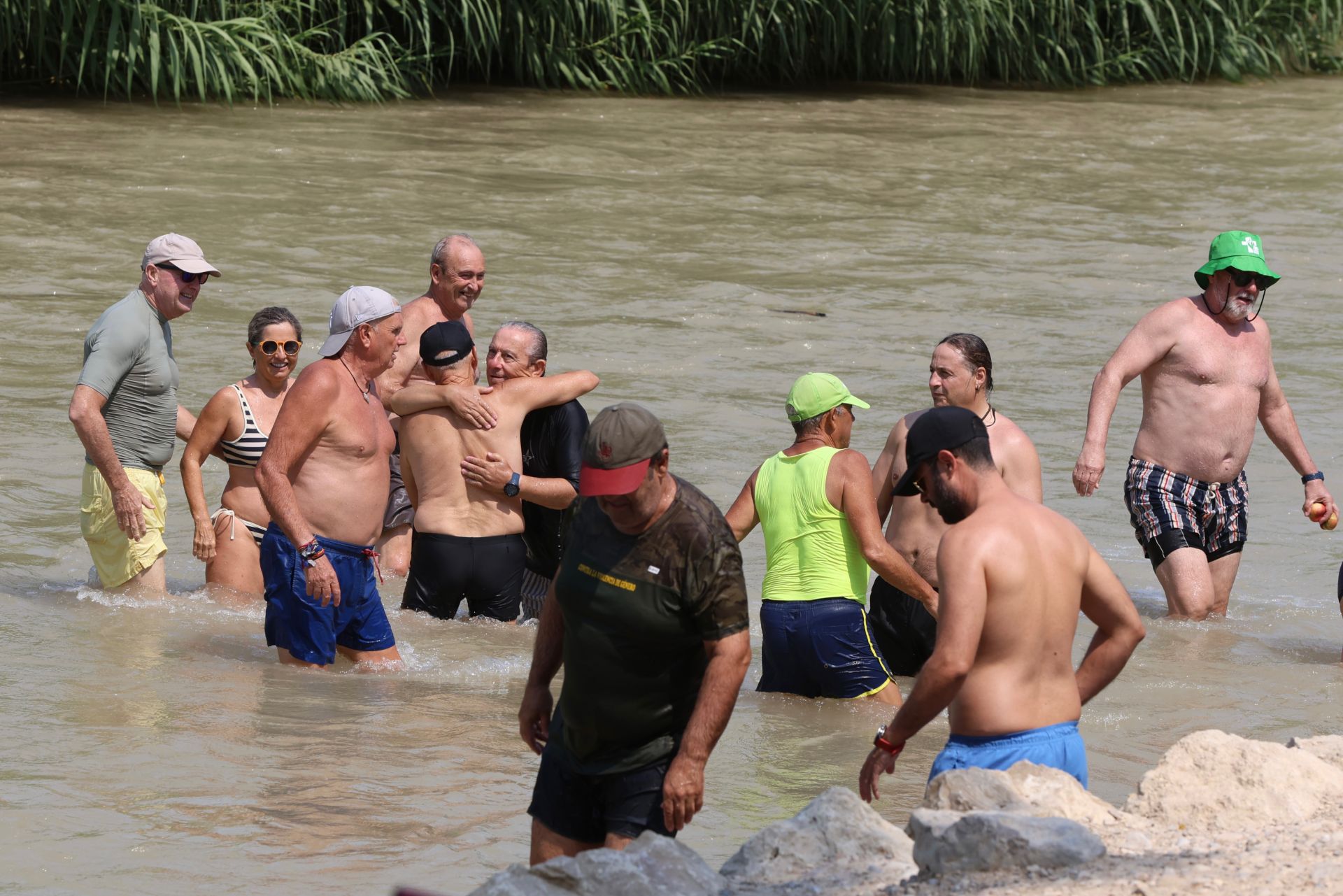 En imágenes, los ríos de la Región de Murcia se convierten en refugio contra la ola de calor