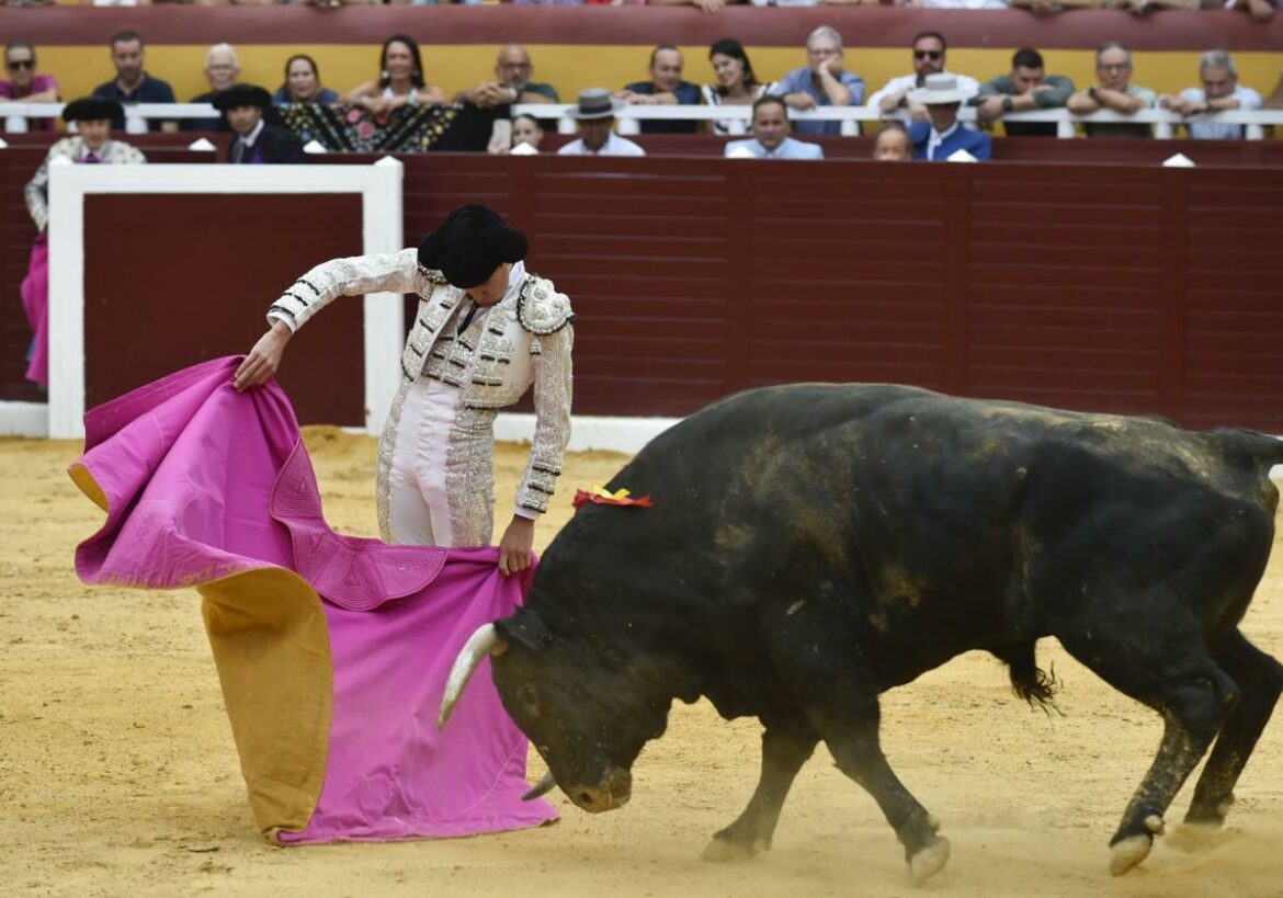 Marco Pérez triunfa en Cieza con tres orejas en la reapertura de La Deseada