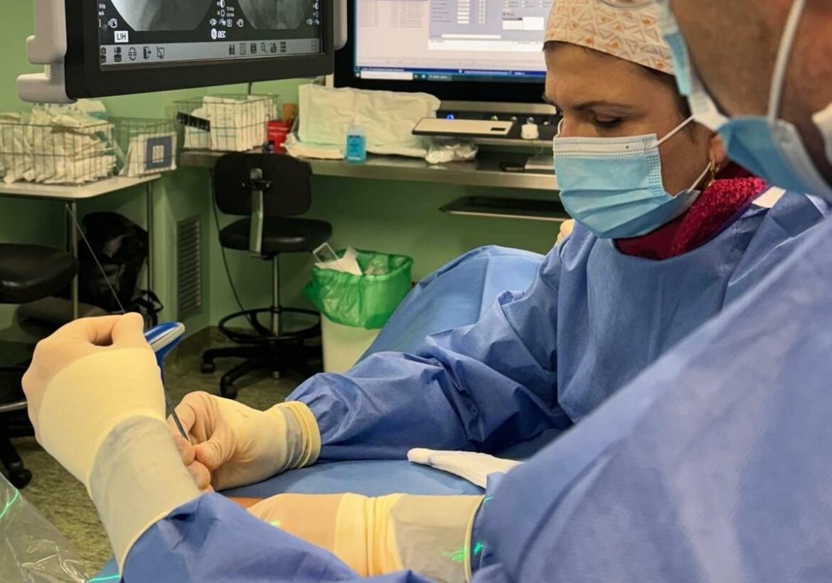 La Unidad del Dolor de La Arrixaca incorpora un nuevo tratamiento para la lumbalgia que puede evitar cirugías