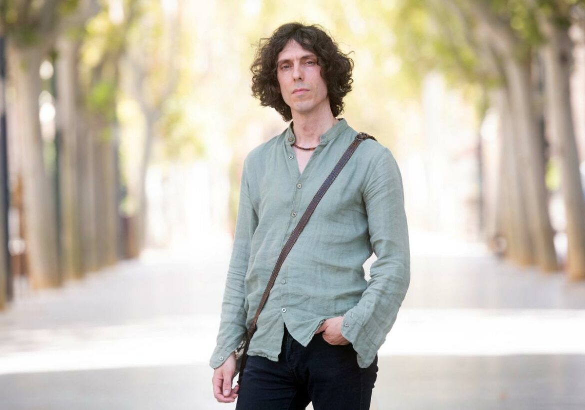 Rubén Bleda: «Yo nunca he sido ‘hippie’ de verdad, pero me atrae mucho una forma de vida dedicada a los placeres»