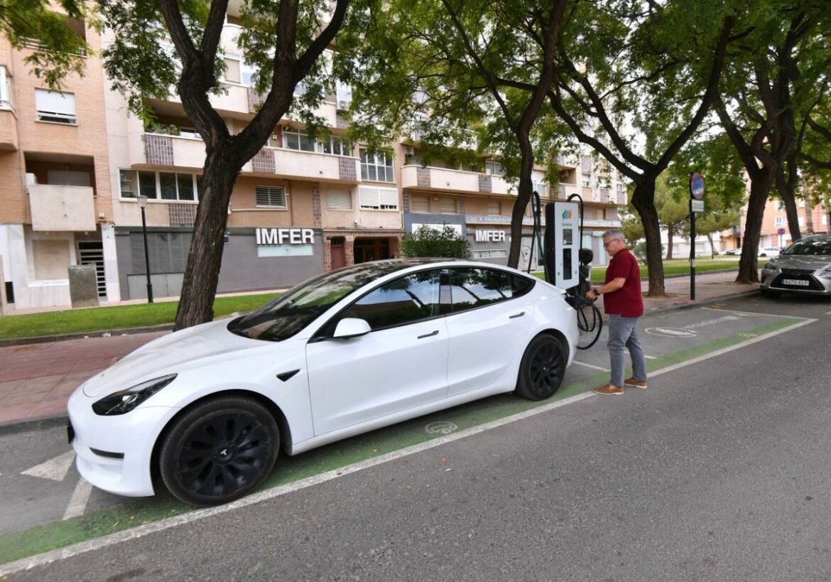 La Comunidad desbloquea la resolución de ayudas al vehículo eléctrico tras años de quejas