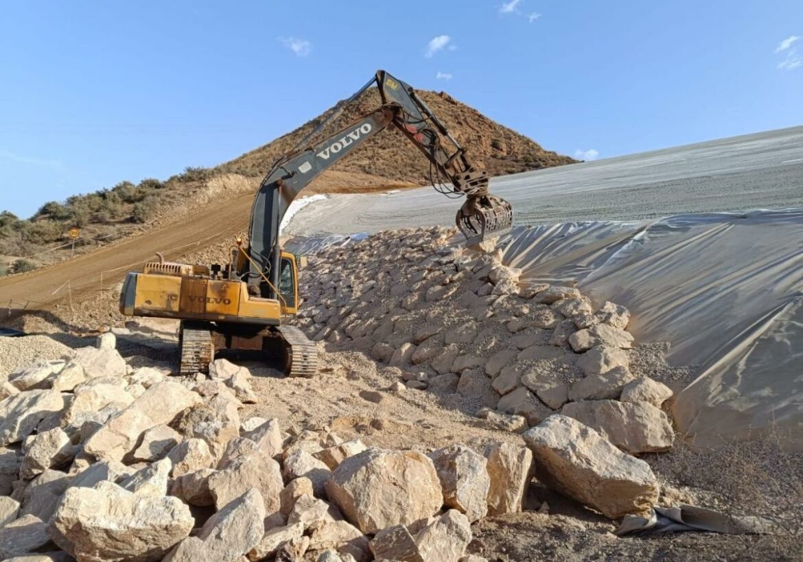 Las obras estabilizan la balsa San Cristóbal I en Mazarrón