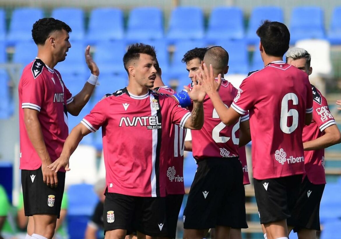 El Cartagena ilusiona a sus leyendas: «Con calma y el aliento de la afición es posible subir»