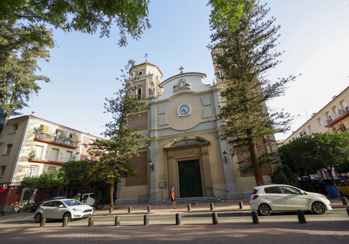 Iglesia de Vistabella, ubicada frente a la plaza de los patos.