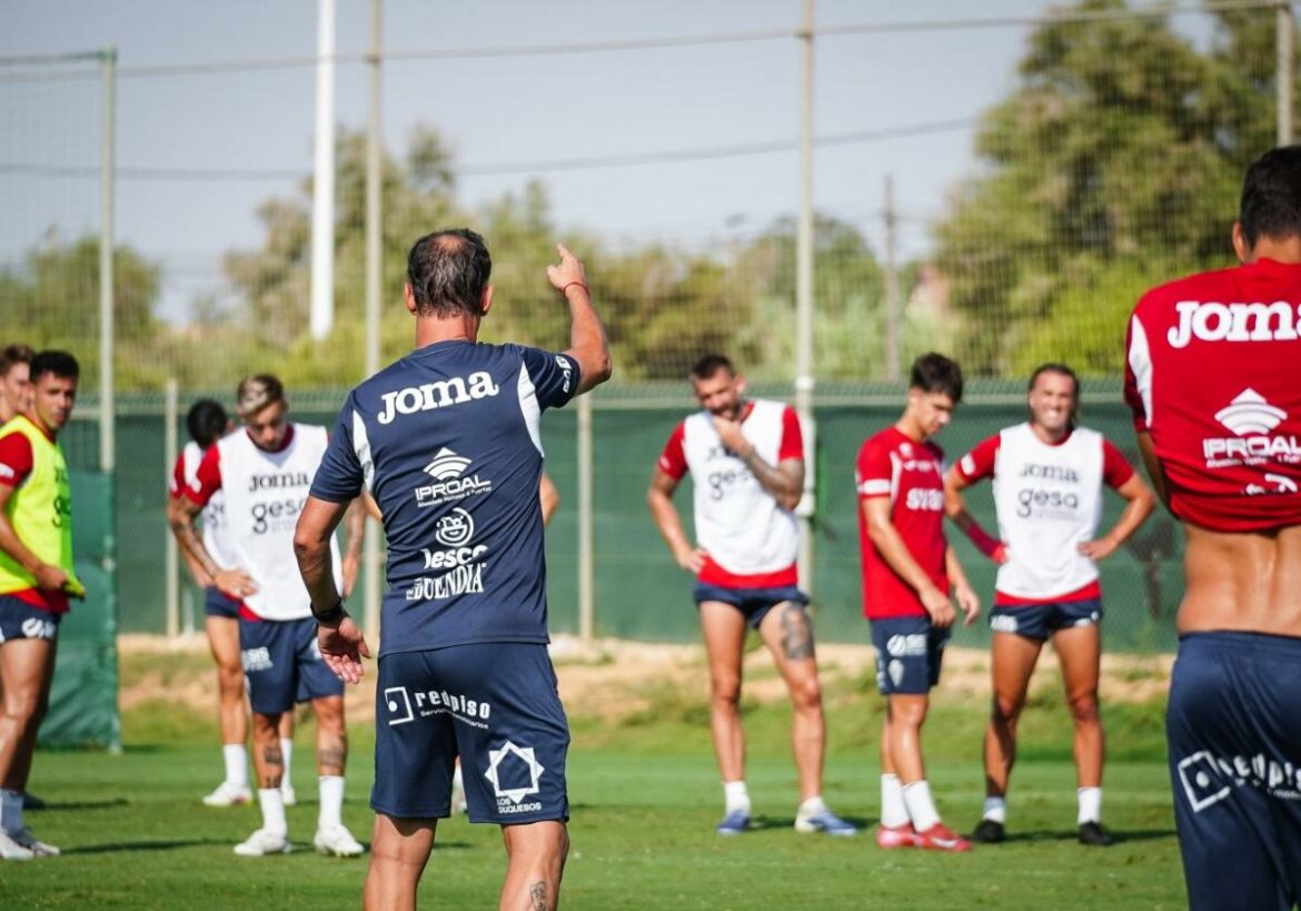 Cuenta atrás para que el Real Murcia cuadre una plantilla que aspire a todo