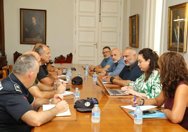 La delegada del Gobierno advierte de que la fiesta marítima convocada junto a la Isla del Ciervo este sábado es ilegal