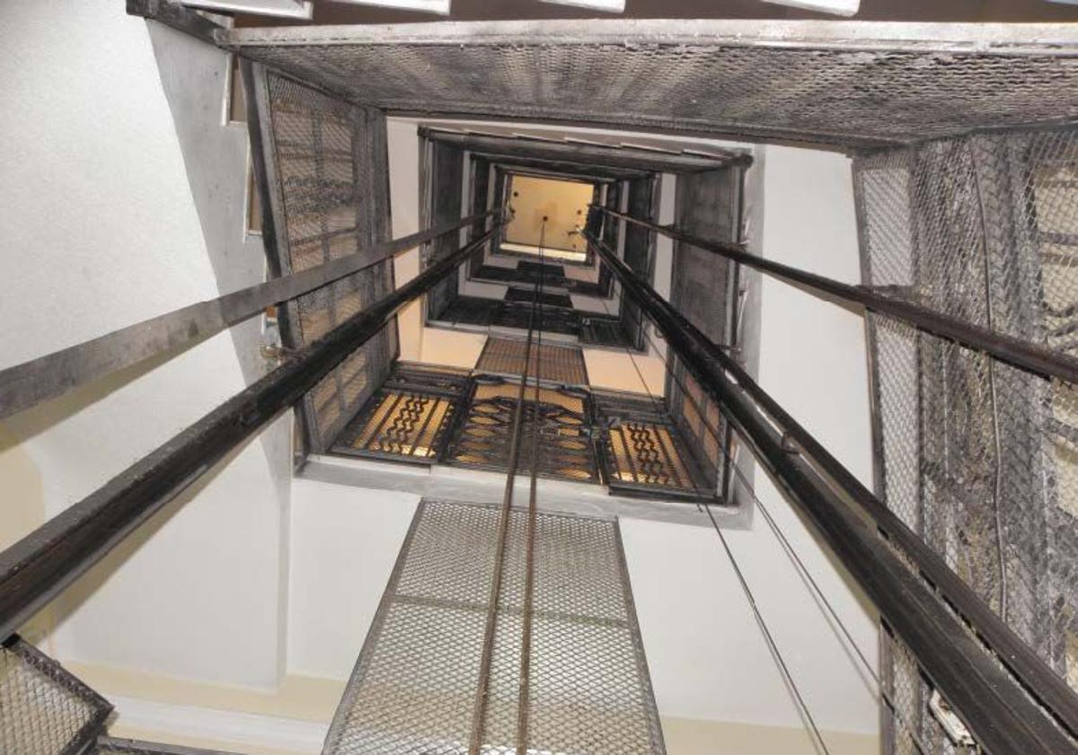 Imagen principal - Detalles del ascensor original.