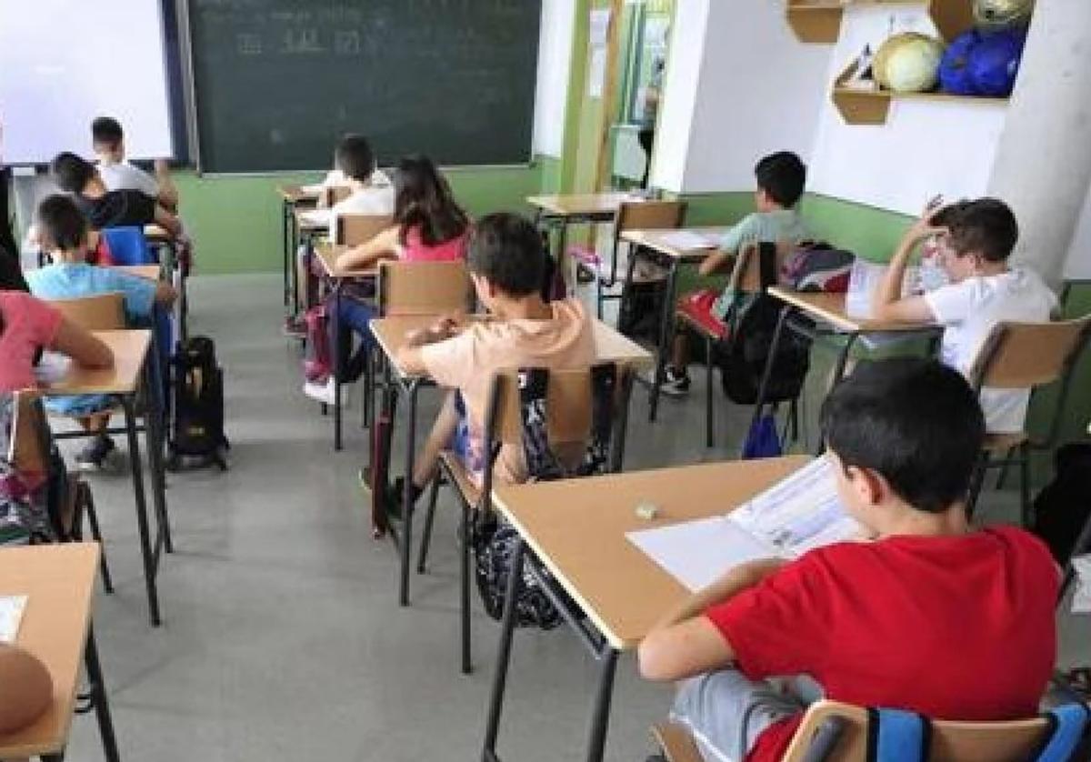 Estudiantes en un aula de la Región de Murcia, en una imagen de archivo.