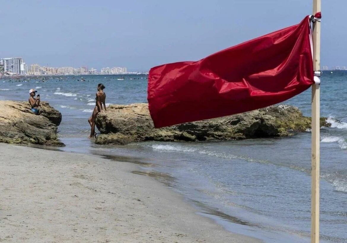 Bandera roja en cuatro playas de la Región