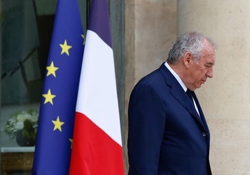 Macron disfruta de una tregua veraniega antes de la tormenta política de otoño en Francia