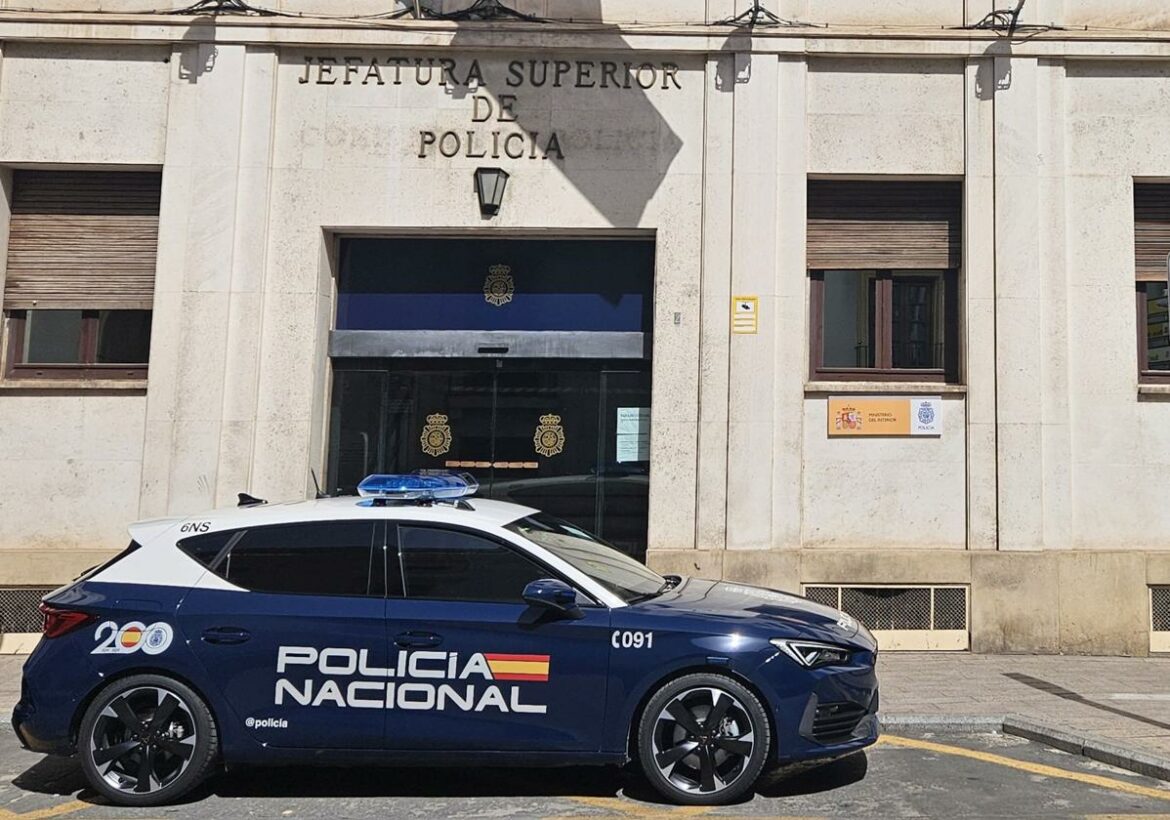 Dos detenidos por robar en el interior de varios vehículos en Murcia