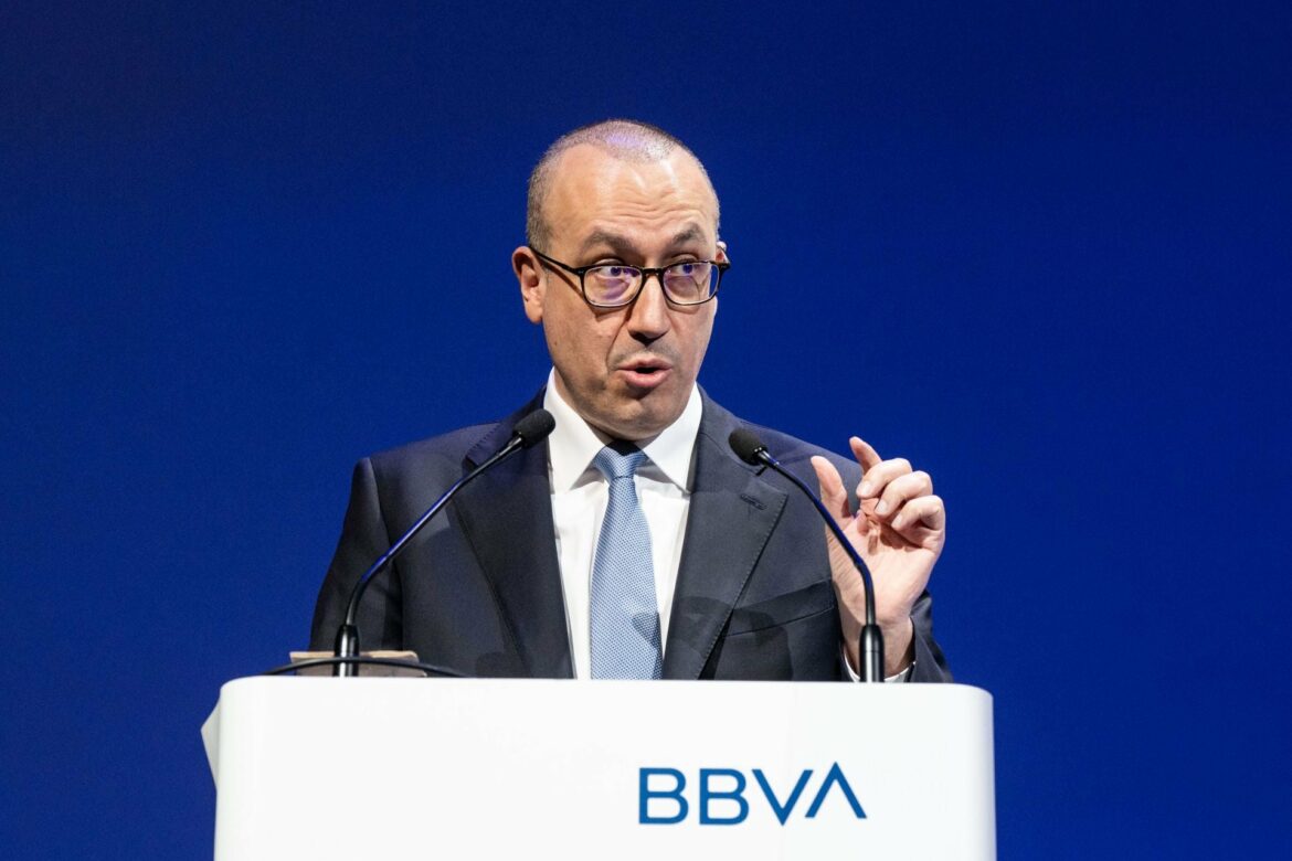 BBVA rechaza mejorar su oferta en la opa al Sabadell y no descarta una retirada