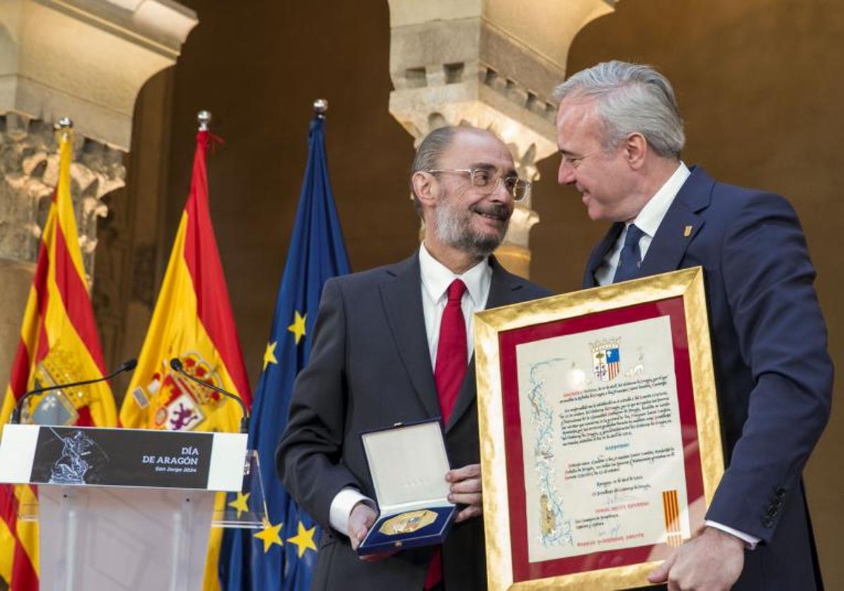 Imagen principal - Muere Javier Lambán, el expresidente aragonés que se opuso a Sánchez