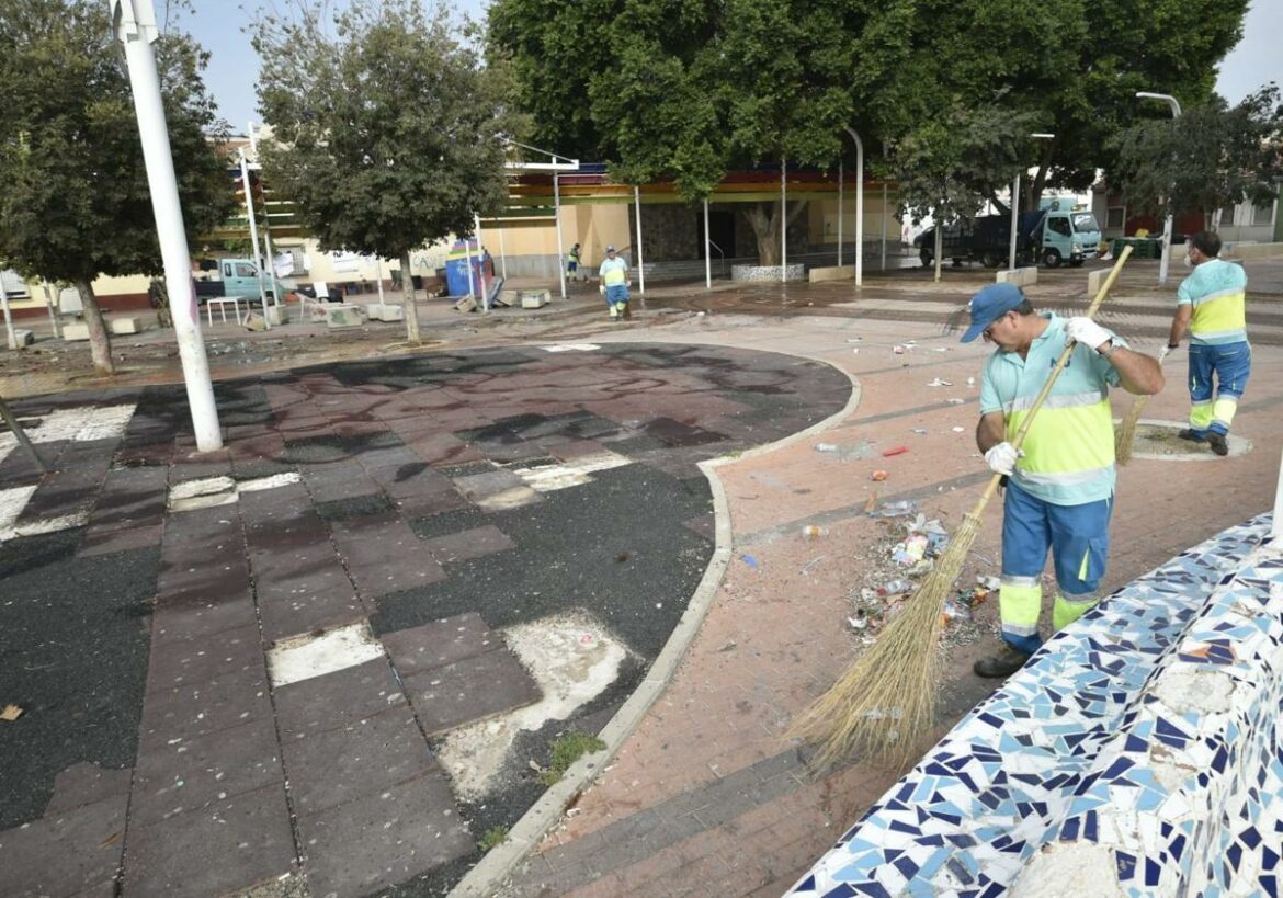 El Ayuntamiento de Murcia arranca en Espinardo con un plan extraordinario de limpieza en el municipio