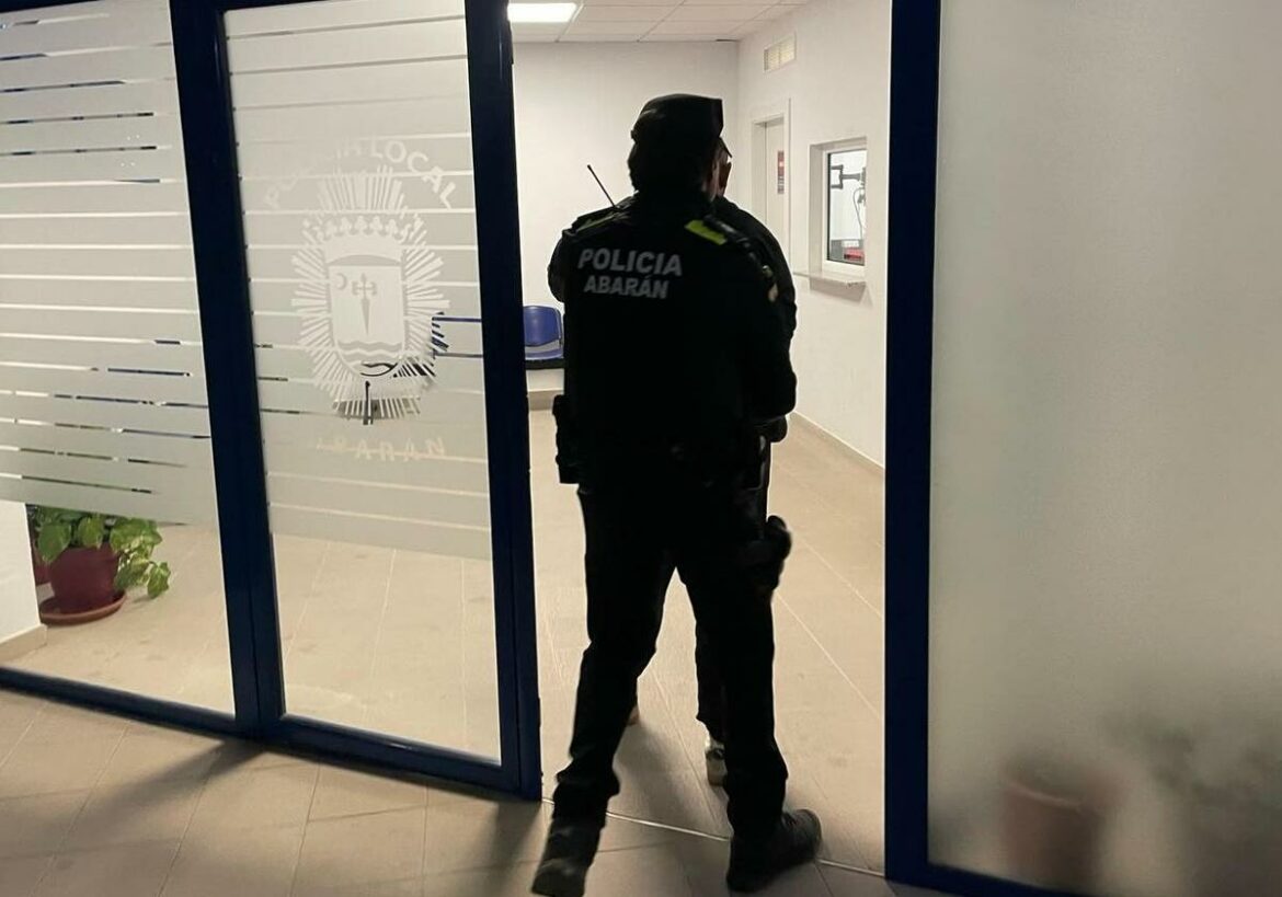 Detenido un hombre en Abarán que deambulaba portando un cuchillo en la calle