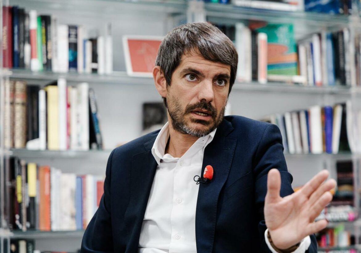 Urtasun ve avances con Junts para la reducción de jornada y no se cierra a que Díaz viaje a convencer a Puigdemont