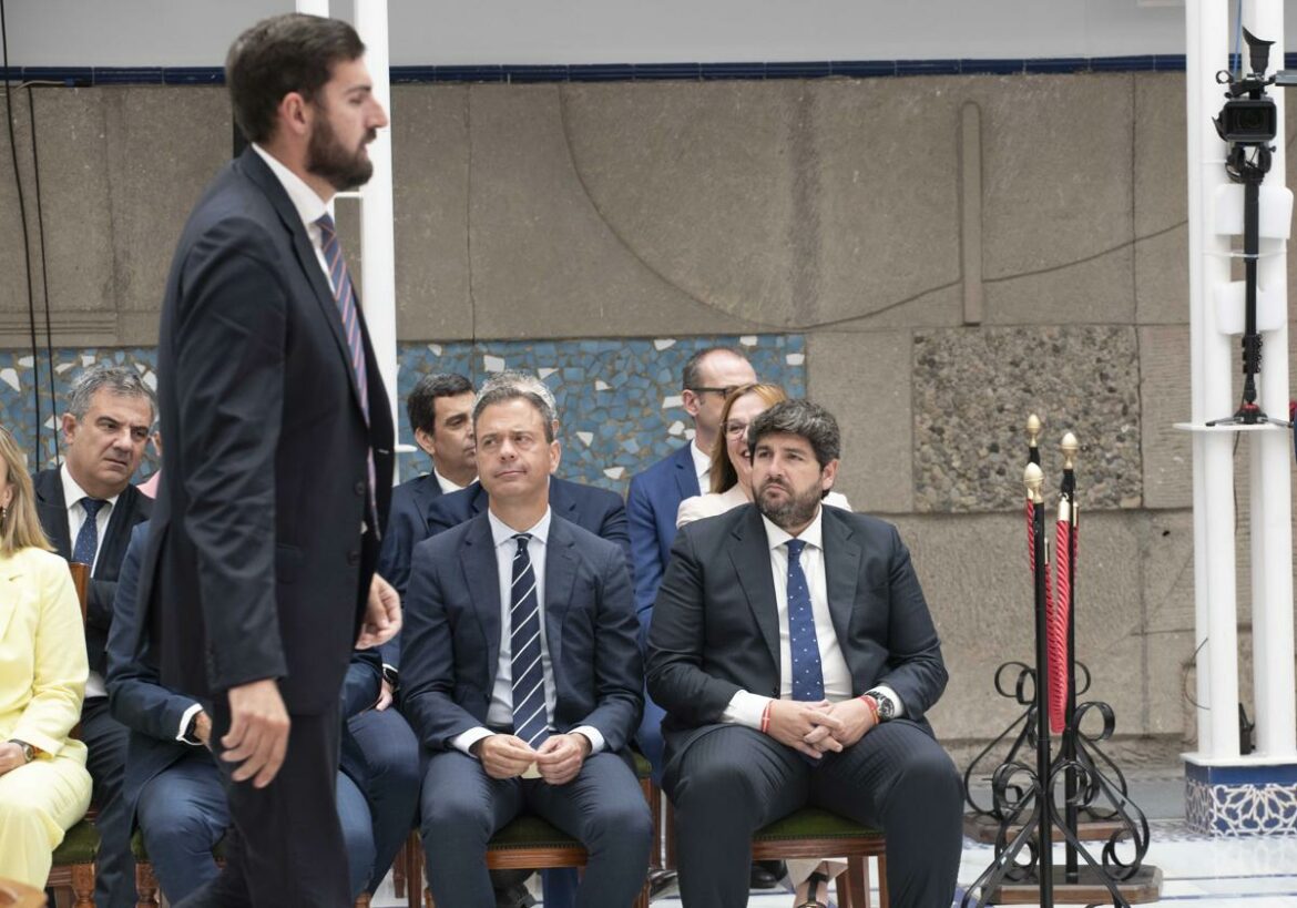 Vox, una losa en los hombros del PP