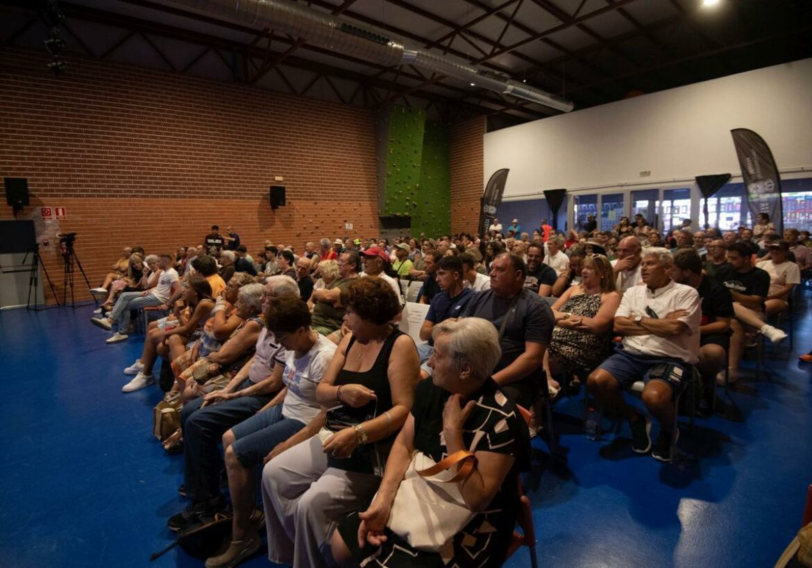 Una pantalla gigante en El Palmar para ver a Carlos Alcaraz en la final del US Open