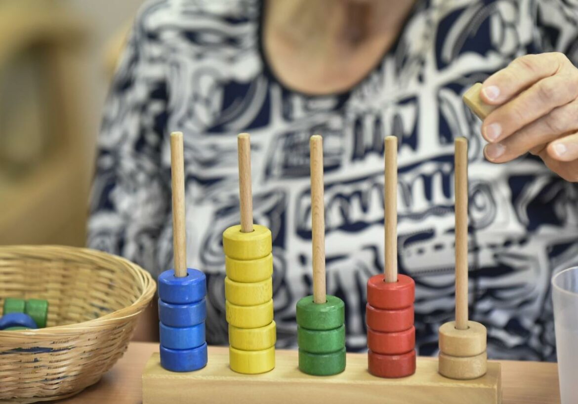 La espera para la dependencia crece un 9,6% en un año y deja a la Región a tres días de la cola nacional