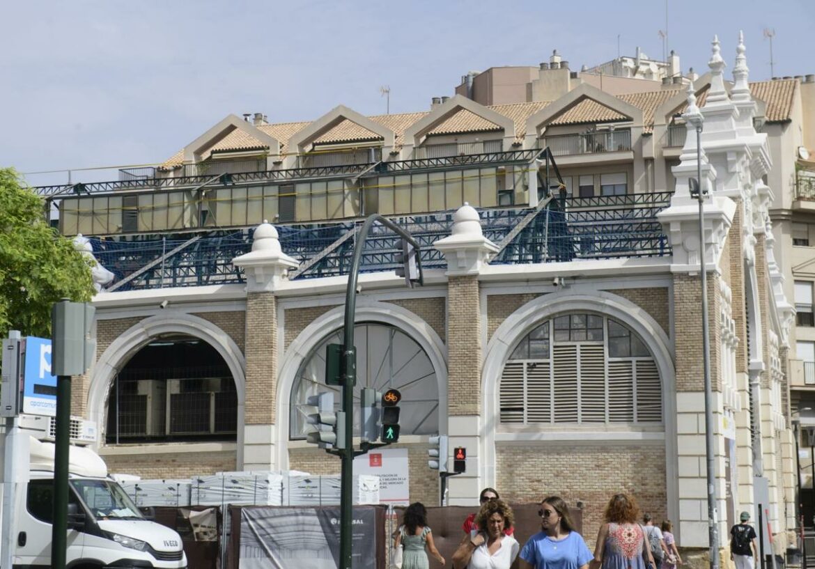 Plan de contingencia para proteger el mercado de Verónicas de Murcia de la lluvia tras la retirada del techo