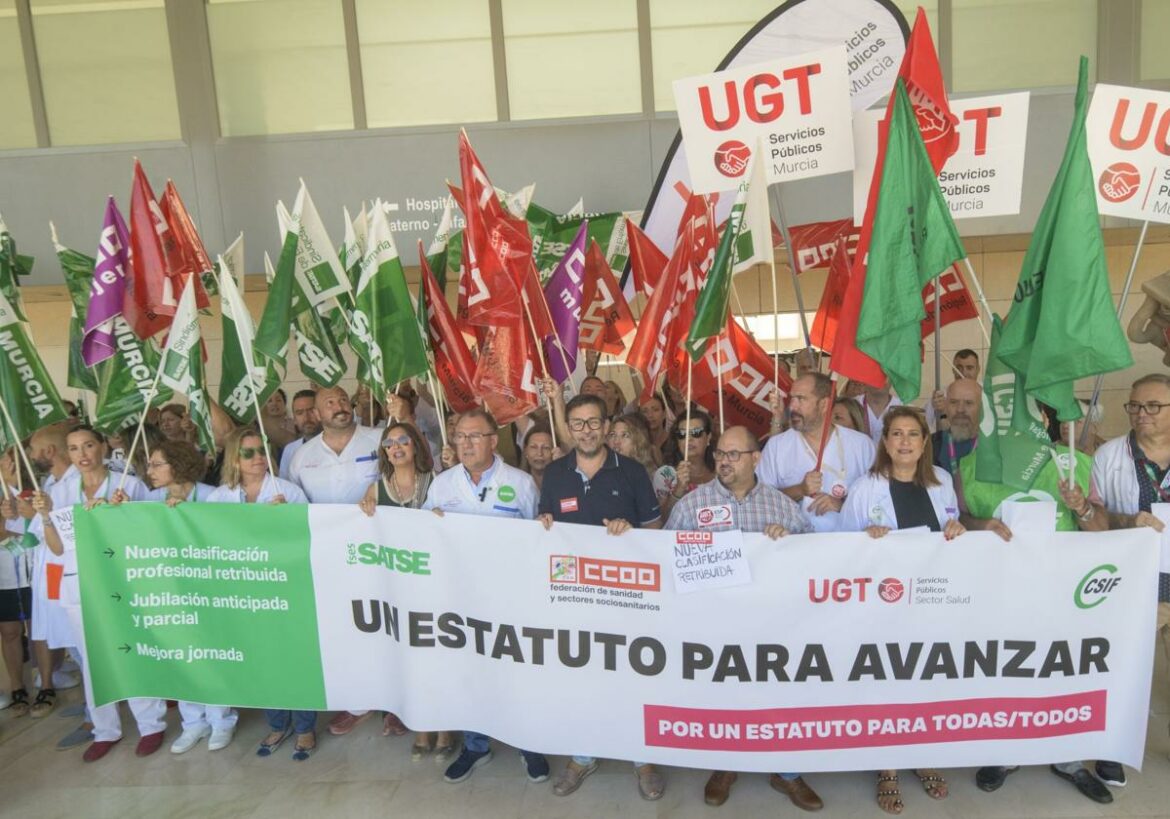 Trabajadores del SMS reclaman en Murcia un «Estatuto Marco para avanzar»