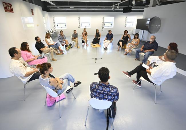 Encuentro grupal en el Centro Párraga, donde se recogieron los testimonios.